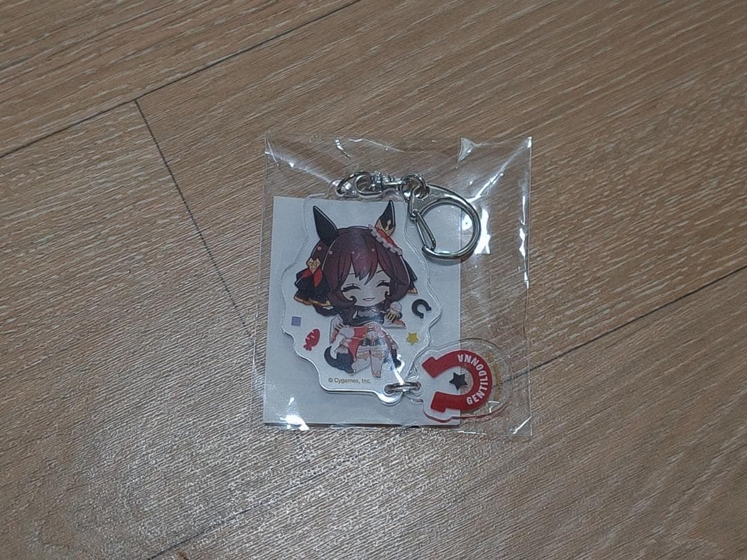 ウマ娘　FANBASE　アクリルキーホルダー　ジェンティルドンナ